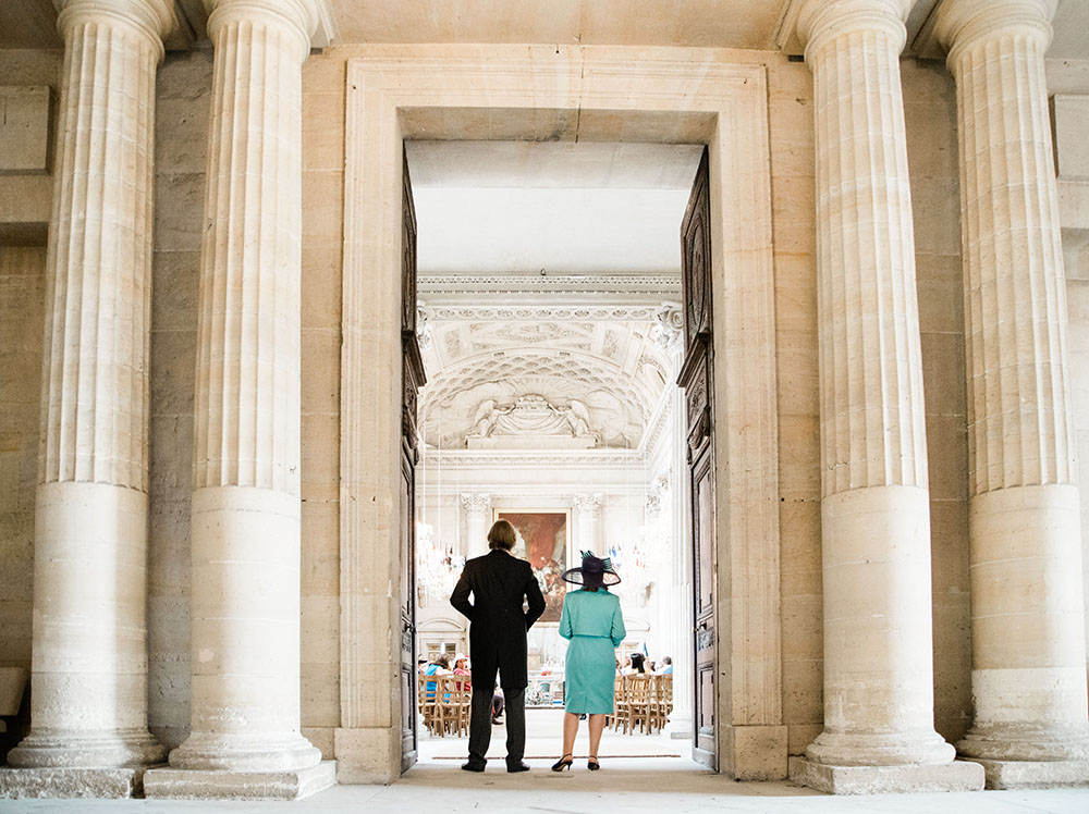 les demoiselles d'honneurs découvre la mariée